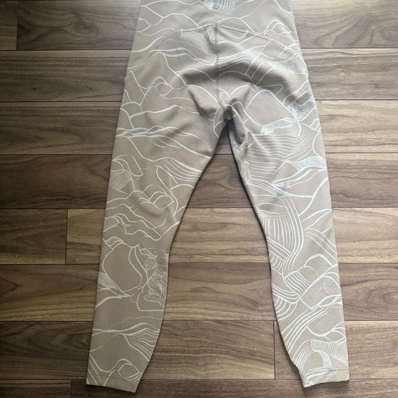 Lululemon InStill High-Rise Tight 24" | Size 10–12 | Asia Fit | Black - Picture 9 of 9